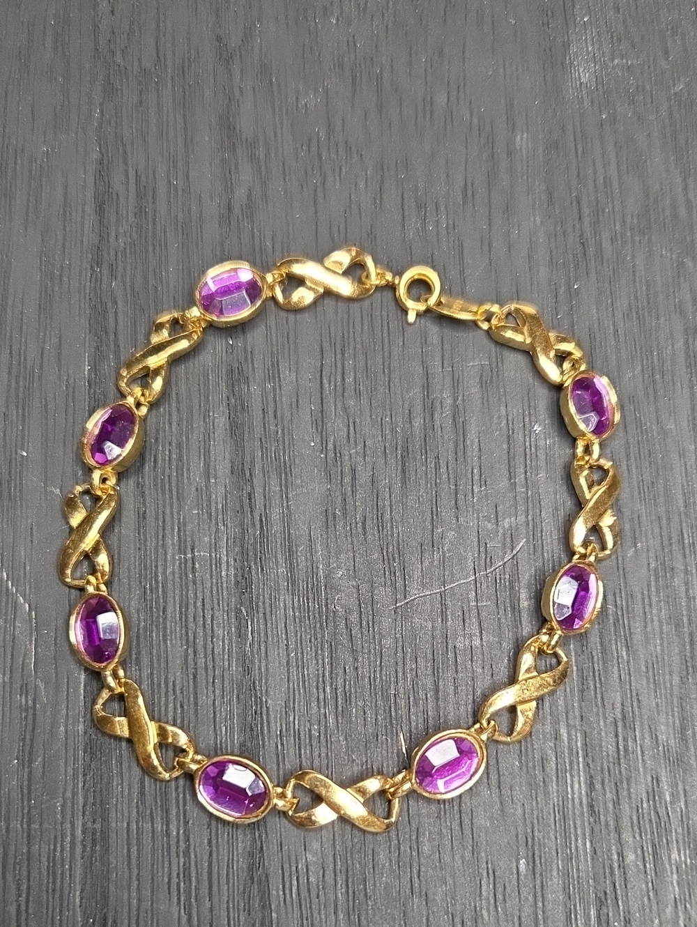 Avon Gold-Tone Bracelet with Purple Lucite Accents 8"